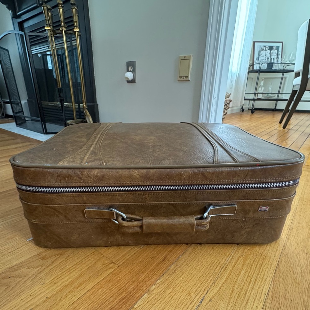 Vintage 1970’s Brown Suitcase American Tourister